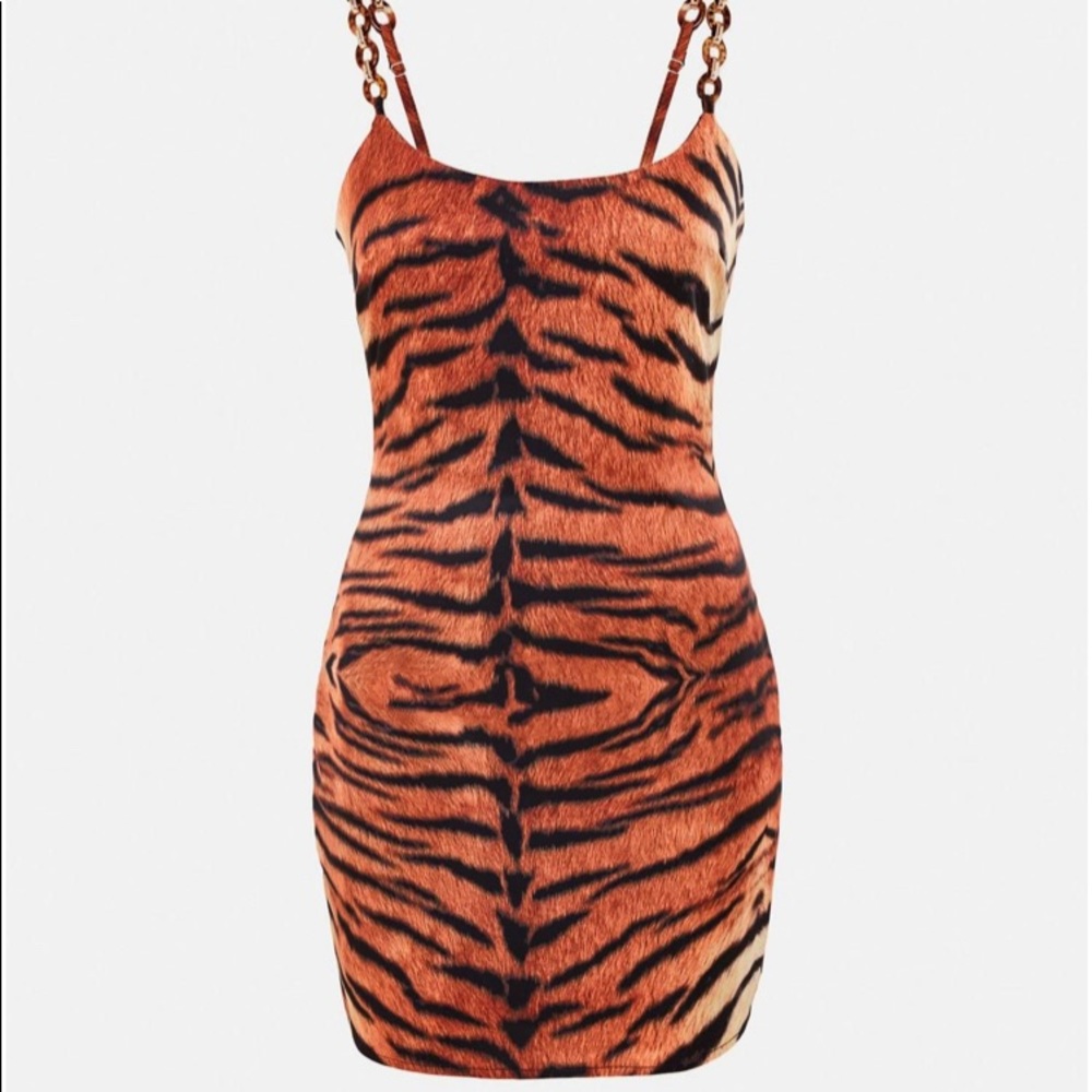 Super cute never worn Missguided dress no stretch